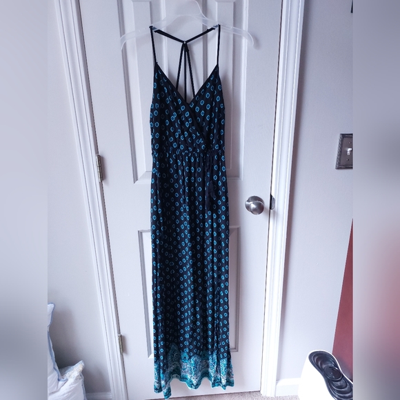 Xhilaration Dresses & Skirts - Xhilaration - Black & Blue Geometric Floral Spaghetti Strap Maxi Dress w/ Slit